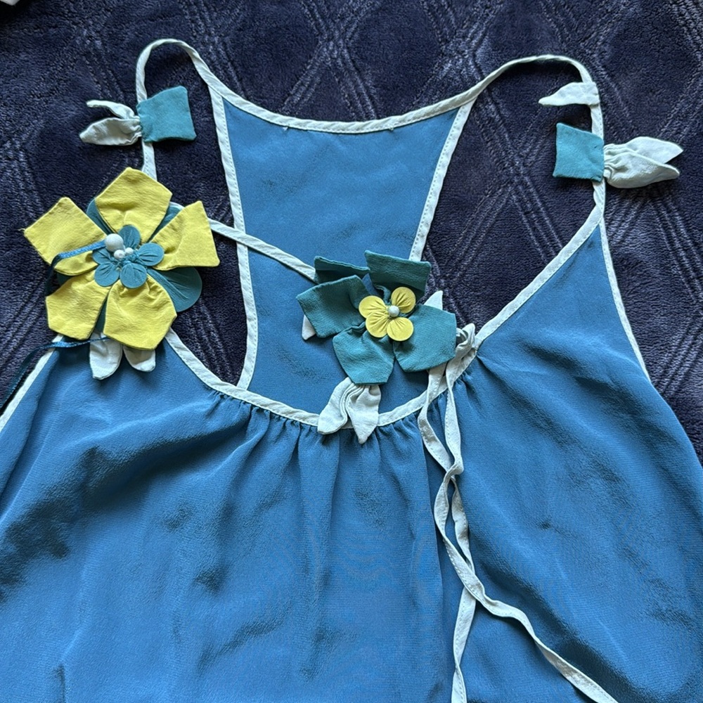 Matty M Women’s 100% silk TOP floral accents racer color Top teal approx size M - Picture 10 of 10